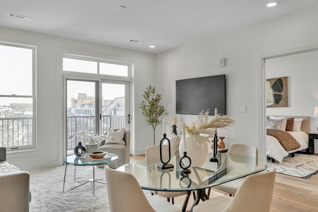 Foto del edificio - 566 Columbus Ave