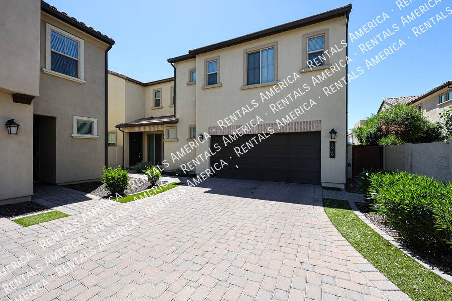Foto principal - 1929 S Follett Way