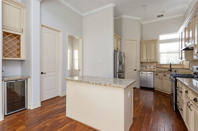 Building Photo - 5743 Kiam St