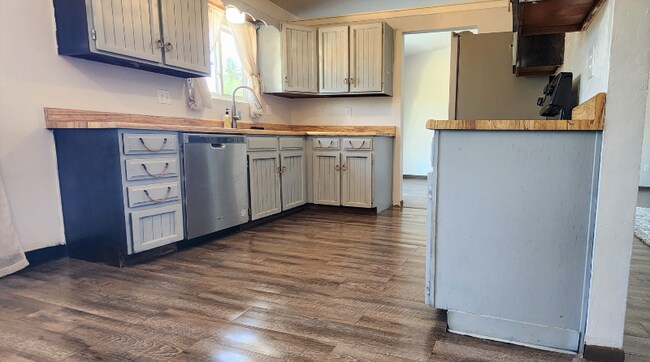 Building Photo - 6520 Pawnee Cir