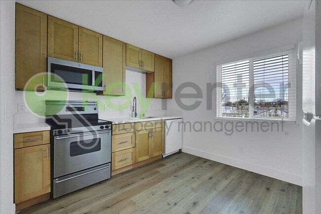 Foto del edificio - 5730 Falconer Way
