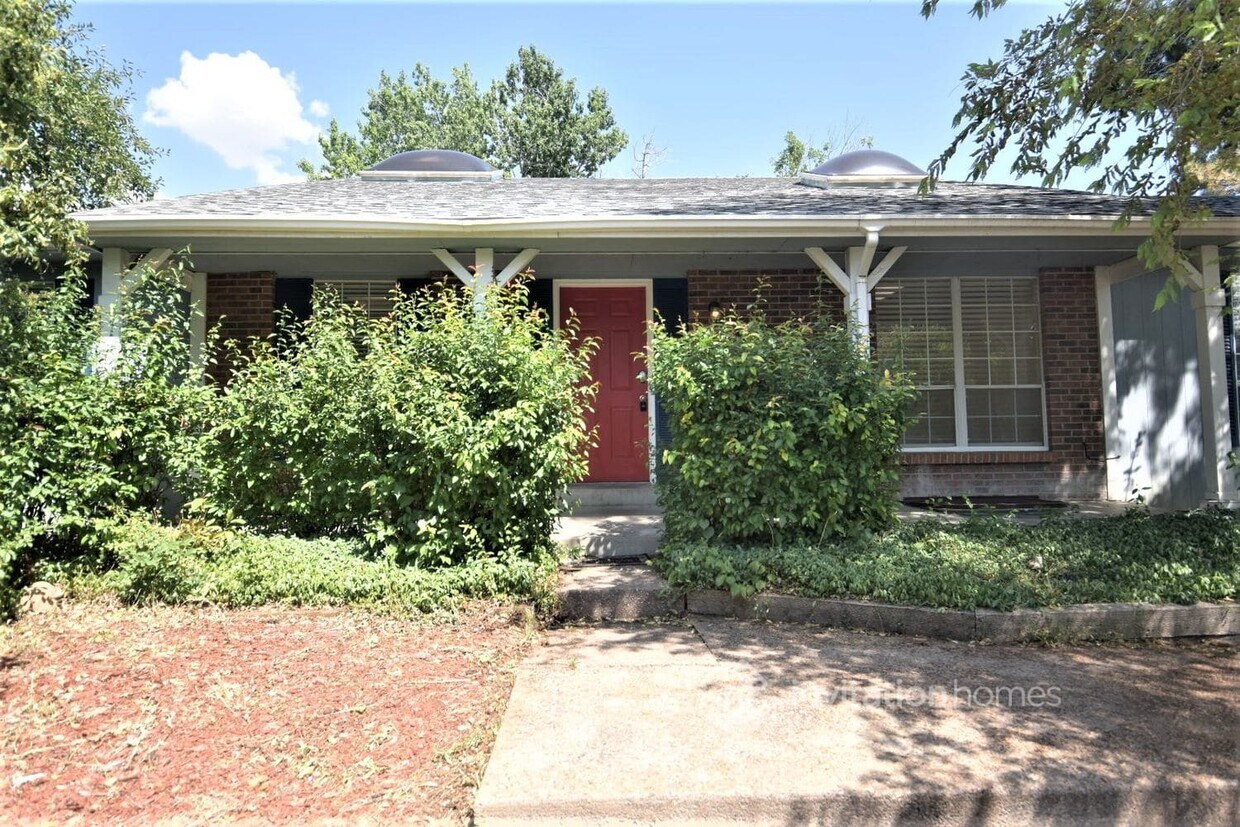 Primary Photo - 2094 S Pagosa St