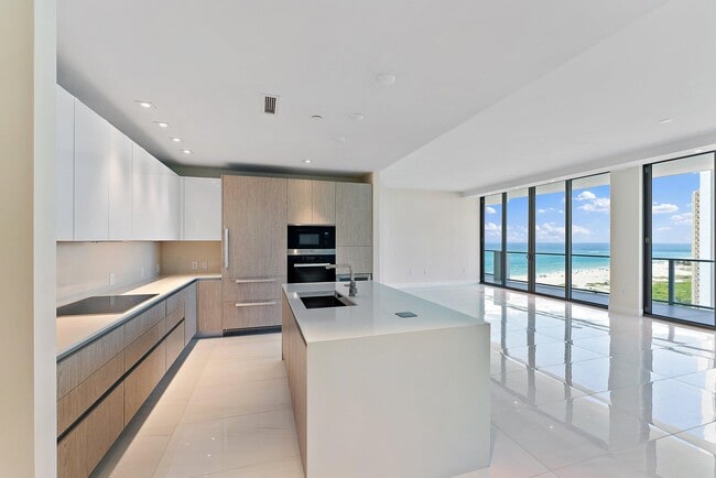 Building Photo - 3100 N Ocean Dr