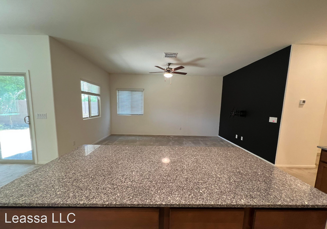 Building Photo - 3 br, 2 bath House - 3010 N MAJESTIC CT