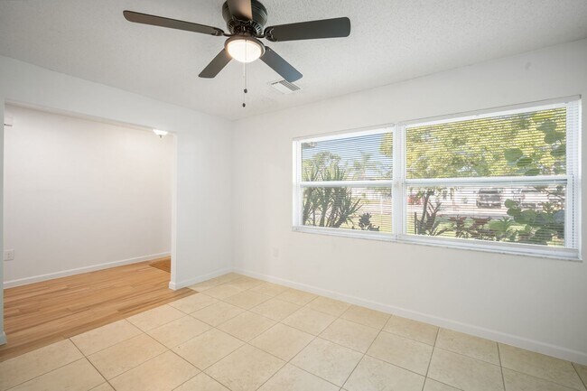 Building Photo - Charming 3?Bed,?2?Bath Home in Apollo Beac...
