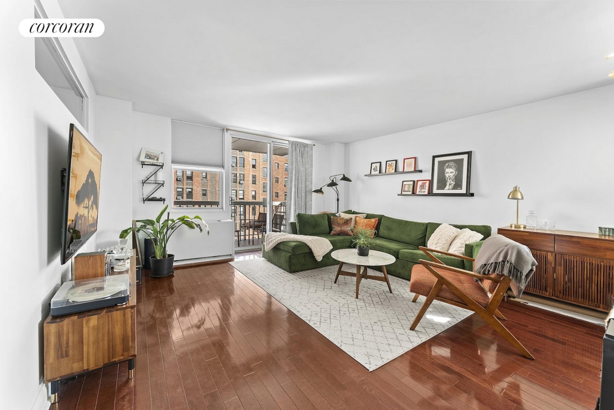 Primary Photo - 420 W 23rd St