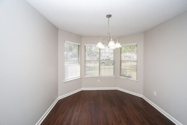 Building Photo - 8057 Sundown Ln