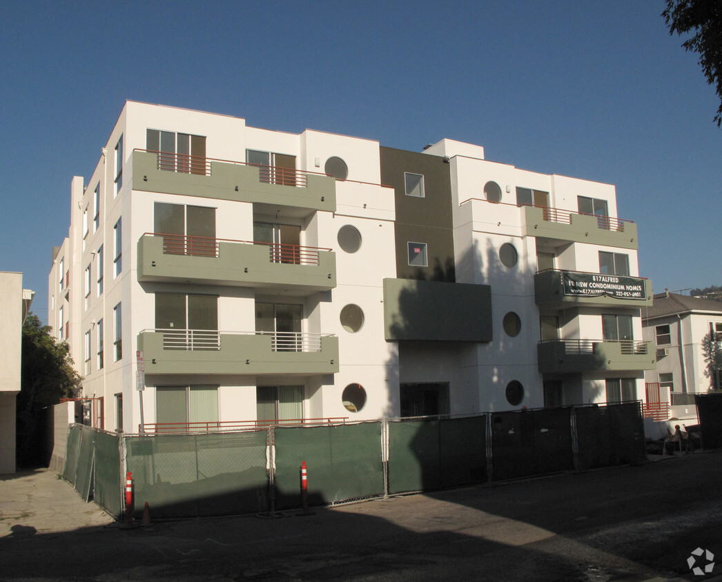 Building Photo - 817 N Alfred St