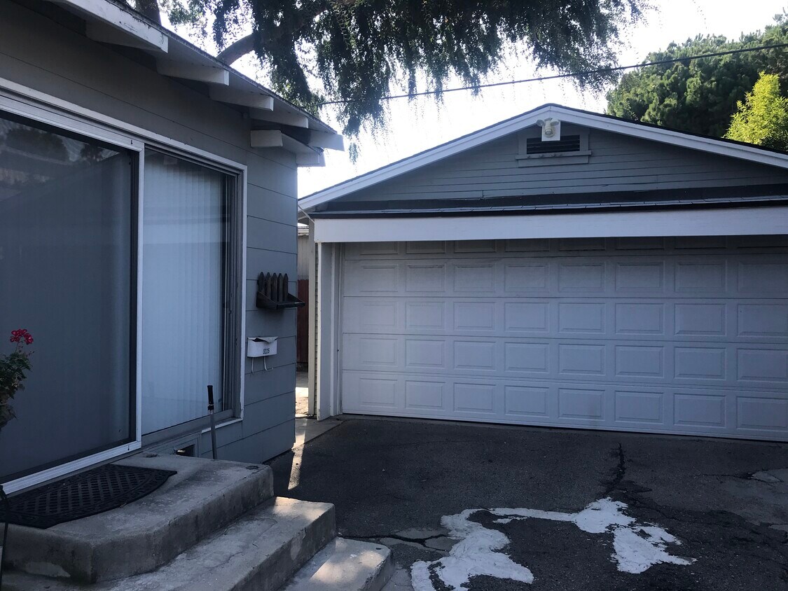 Rear Unit - 5225 Wilkinson Ave