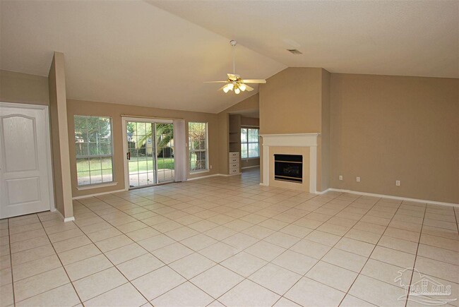 Foto del edificio - 1015 Glades Ln