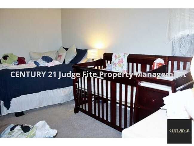 Building Photo - 2/1 Corner Unit of 4-Plex in Denton For Rent!