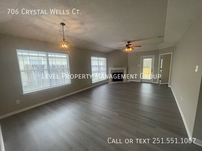 Foto del edificio - 706 Crystal Wells Ct N