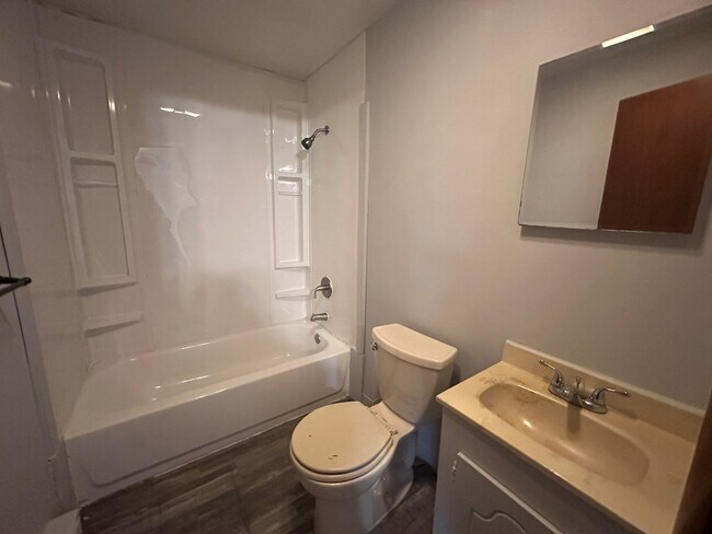 Foto del edificio - 408-4 Main-W