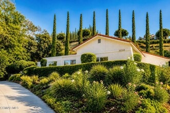 Building Photo - 32355 Saddle Mountain Dr