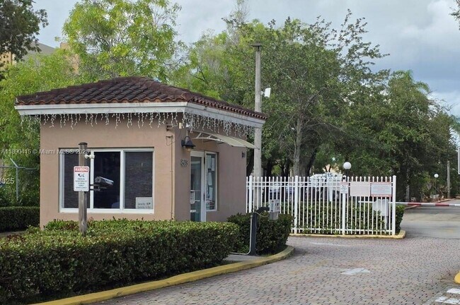 Foto del edificio - 8405 NW 8th St