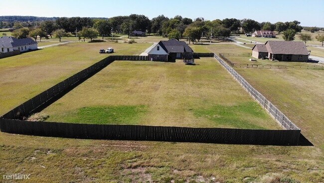 Building Photo - 4 br, 3.5 bath House - 3244 Bryan Road