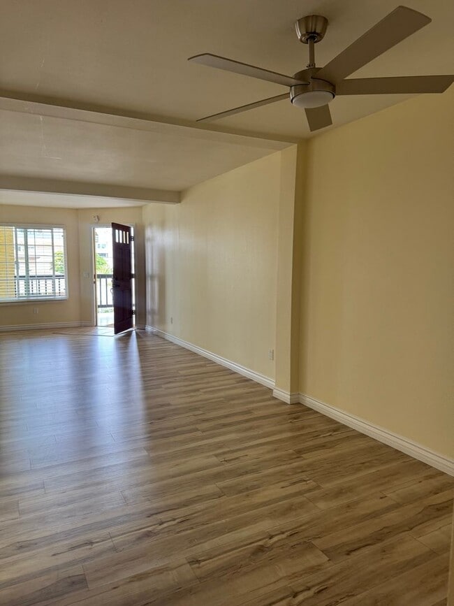 Foto del edificio - Long Term Unfurnished Condo - Block from Beach