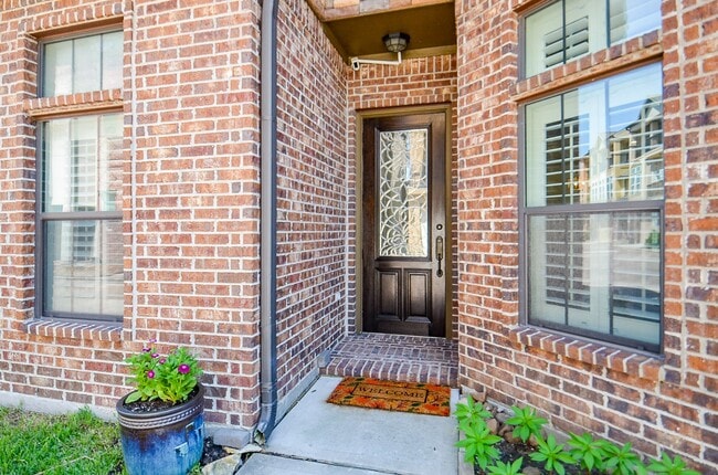 Building Photo - 1915 Upland Sky