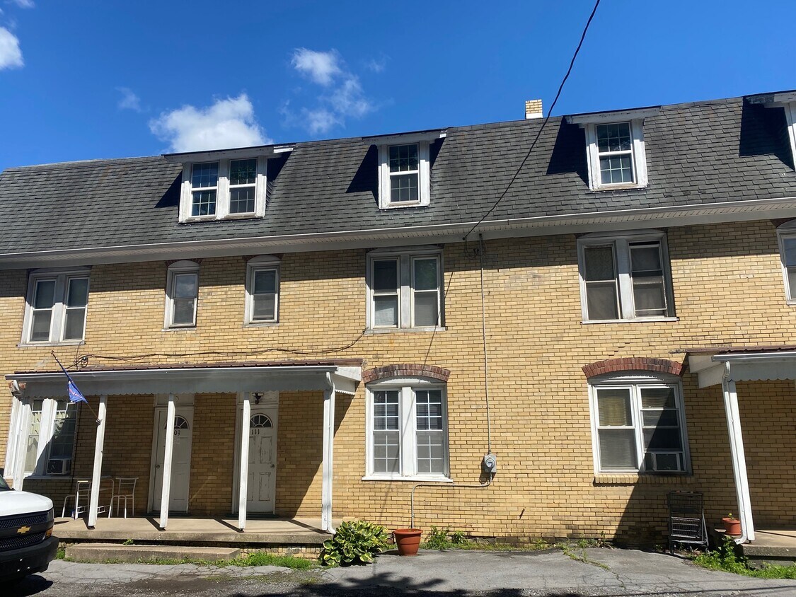 Primary Photo - 111 E Maple St