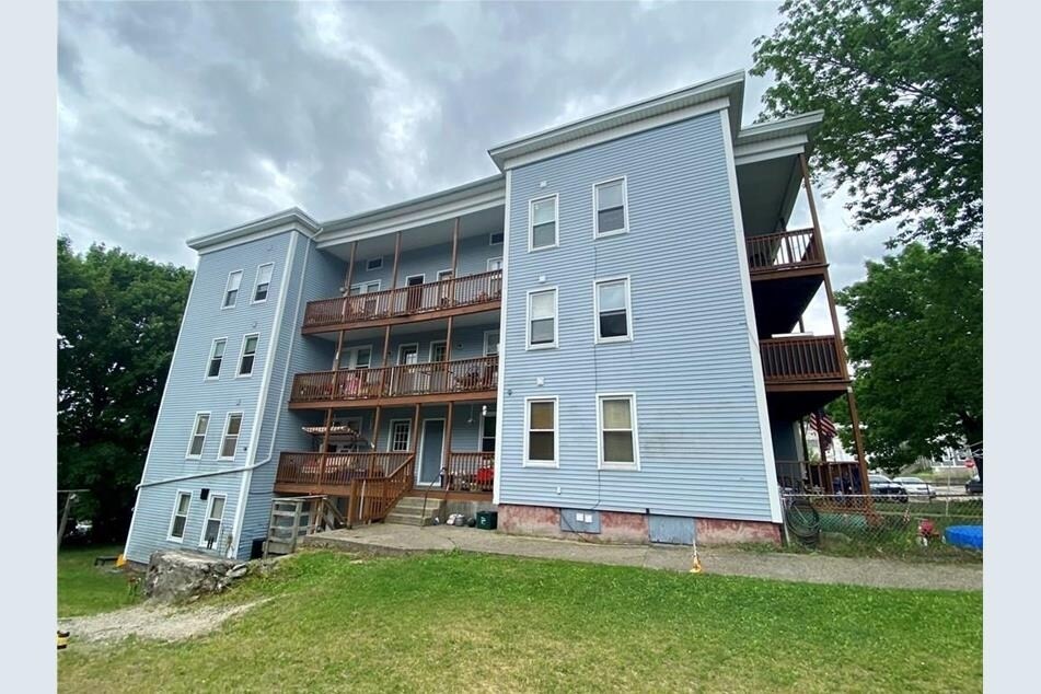 Primary Photo - 58 Roberts St