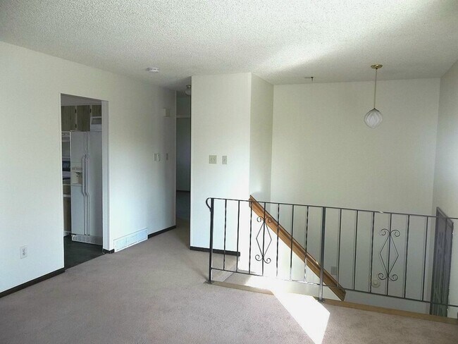 Building Photo - Charming Home Near the Foothills