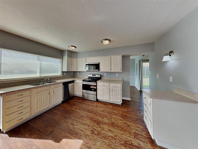 Foto del edificio - 7439 Oakmore Dr