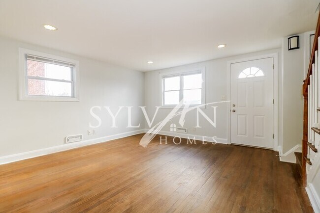 Building Photo - Prepare to fall in love with this 3 bedroo...