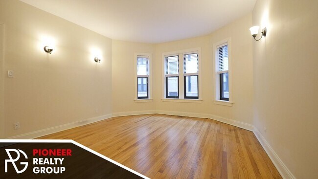 Building Photo - 4034 N Ashland Ave