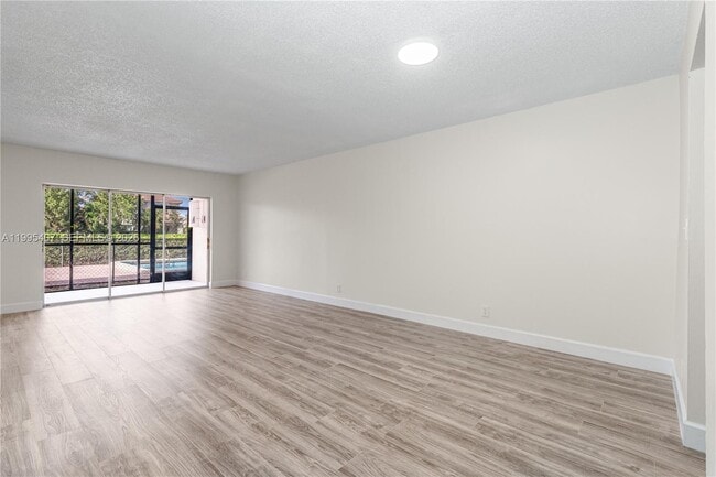 Foto del edificio - 8705 NW 38th Dr