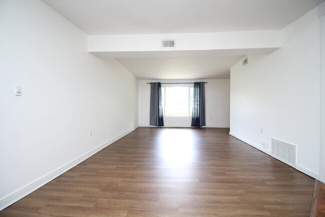 Foto del edificio - 3BR Home Near Belvedere Park with Bonus Flex Space, Garage & Convenient Access to Shopping, Schoo...