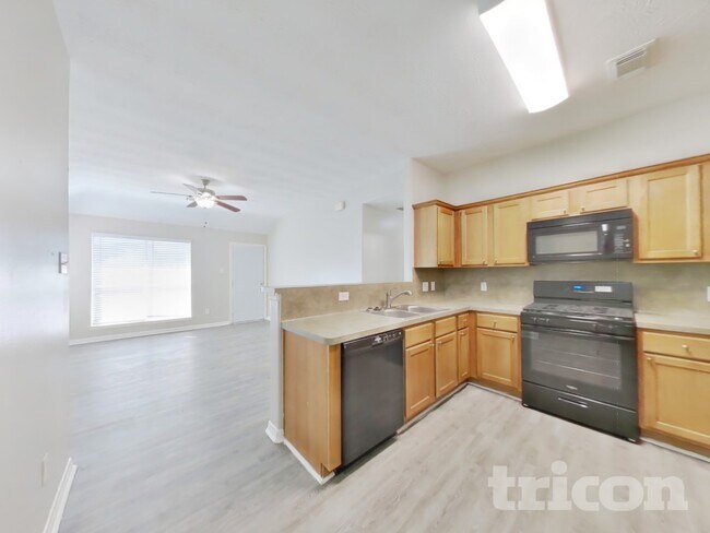 Foto del edificio - 24307 Hard Wood Dr