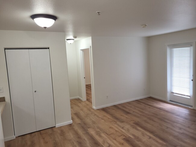 Building Photo - Charming 3 bedroom 2 bath condominium in P...