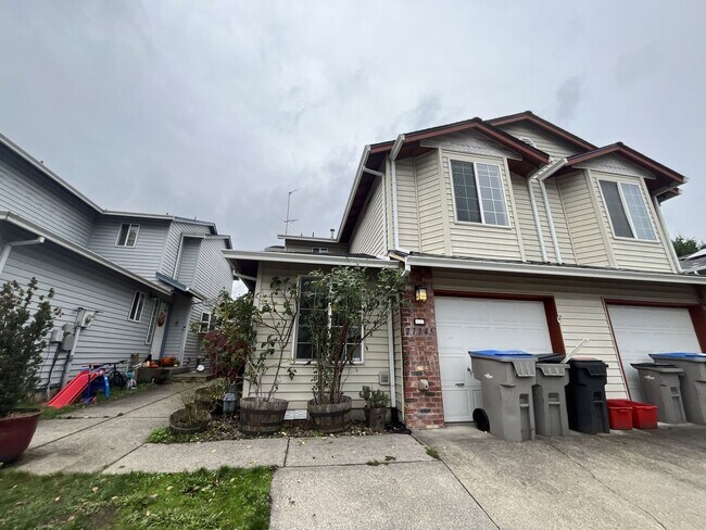 Foto del edificio - Light-Filled 3BR Home with Fireplace & Har...