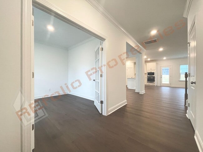 Foto del edificio - Beautiful Brand New 4 Bedroom, 3 Bathroom Home with 1st Fl Bedroom+  Office, 2-Car-Garage &High-S...