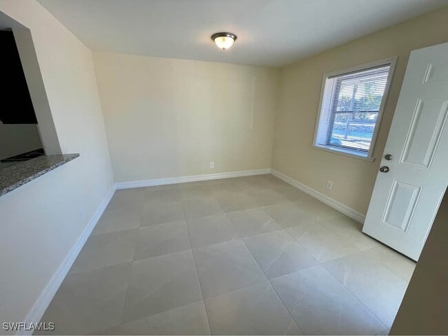 Building Photo - 4052 Bayshore Dr