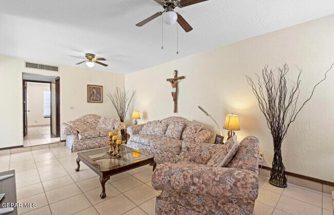 Foto del edificio - 5507 Oakbriar Cir