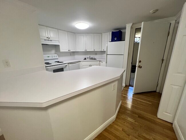 Building Photo - 1533 Beacon St