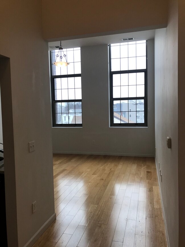 Building Photo - 175 Broadway