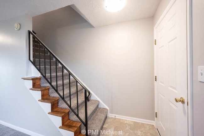 Building Photo - "Charming 2-Bedroom Townhouse Retreat with...