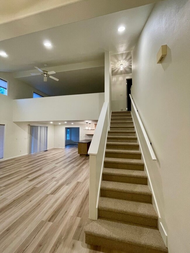 Building Photo - Stunning Riverfront Home in Sun Country