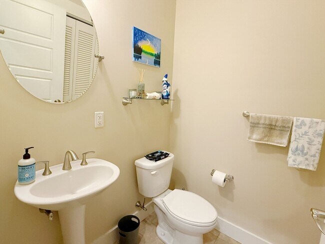 Building Photo - 54 Loomis St