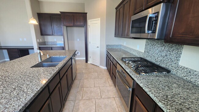 Building Photo - 10337 Ensemble Wy