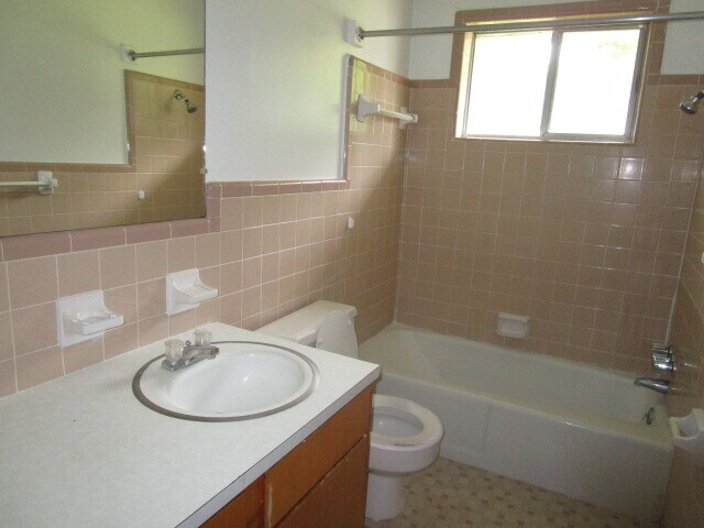 Building Photo - 207 Godwin Ln