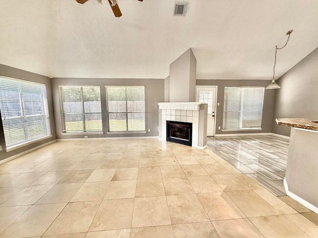 Foto del edificio - 8815 Champion Springs Cir