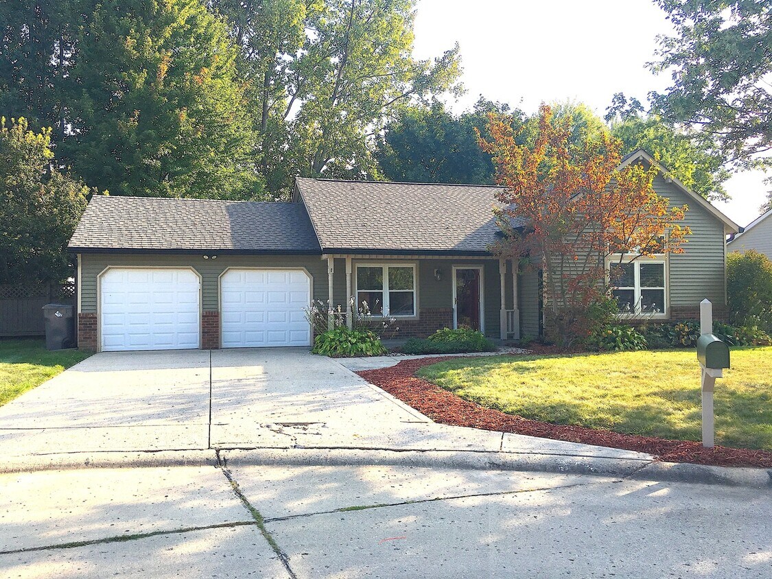 Primary Photo - Great 3 Bedroom 2 Bathroom Ranch Home in S...