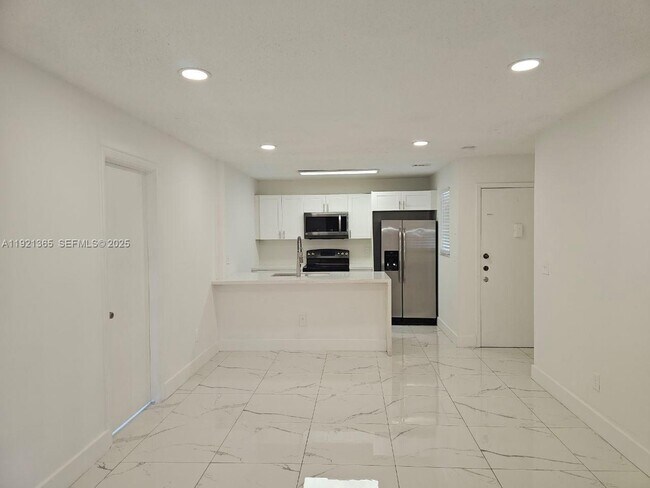 Foto del edificio - 6580 W 27th Ct