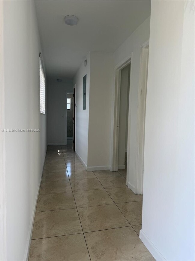 Foto del edificio - 1 NW 61st Ave