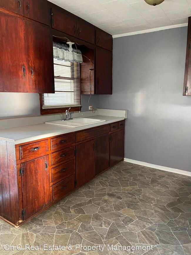 Building Photo - 3 br, 1 bath House - 812 Howell