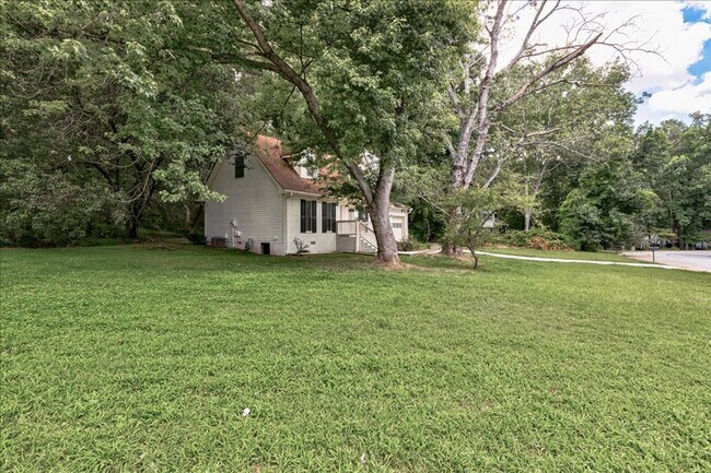 Foto del edificio - Welcome to this charming 3-bedroom, 2-bath...