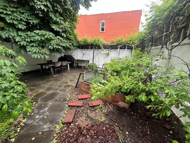 Building Photo - 99-22 34th Ave